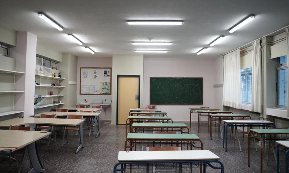 Ανεμβολίαστοι δάσκαλοι & καθηγητές: Έρχονται ποινές με περικοπή μισθού